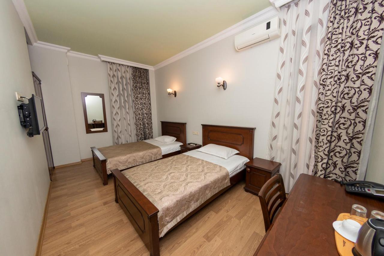 Eiffel Hotel Batumi Exterior photo