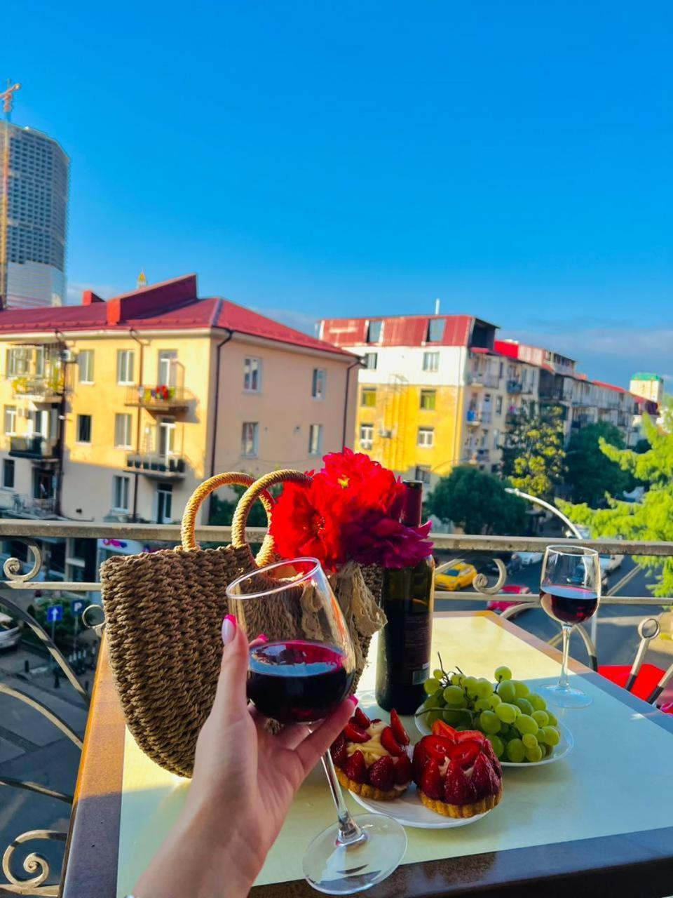 Eiffel Hotel Batumi Exterior photo